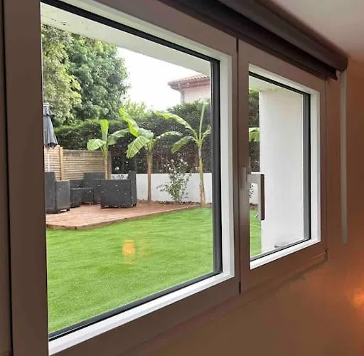 Avec Piscine Privée Chauffée Сasa de vacaciones *